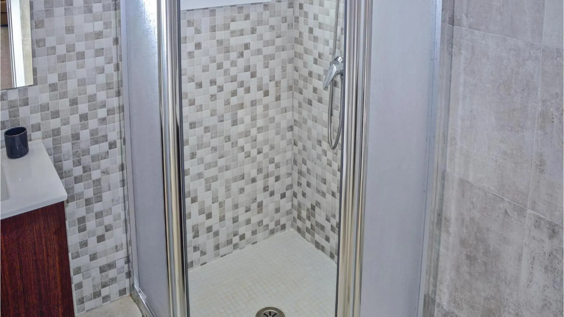 Awesome Home In Ariany With Kitchenette