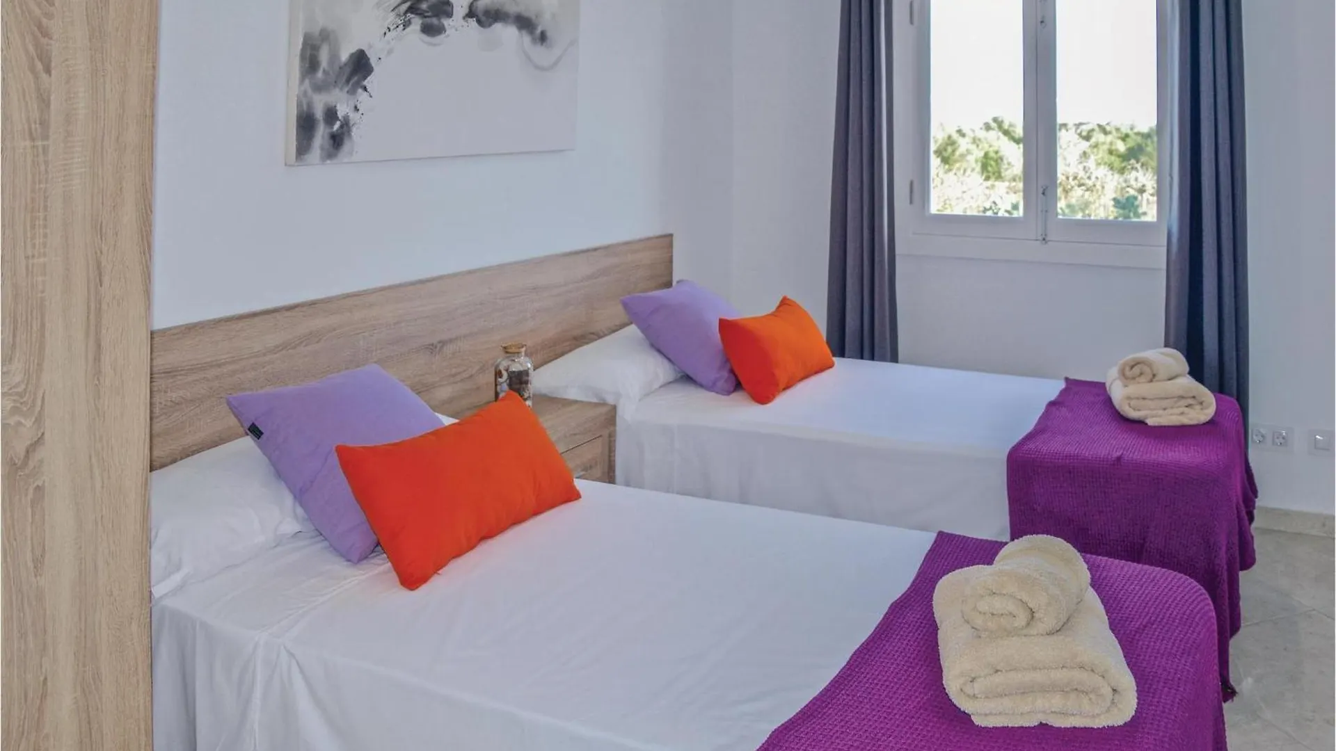 Awesome Home In Ariany With Kitchenette 0*,