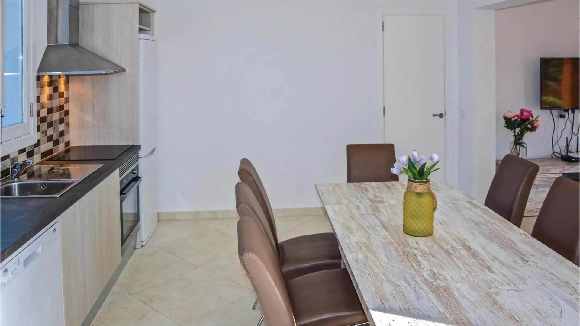 Awesome Home In Ariany With Kitchenette