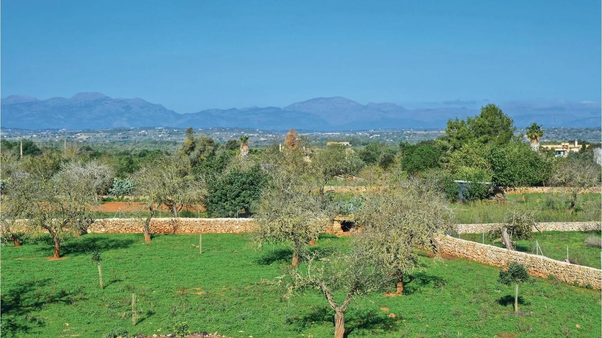 Awesome Home In Ariany With Kitchenette Holiday home